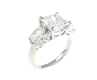 プリンセスカット<br>
                        2.37ct リング